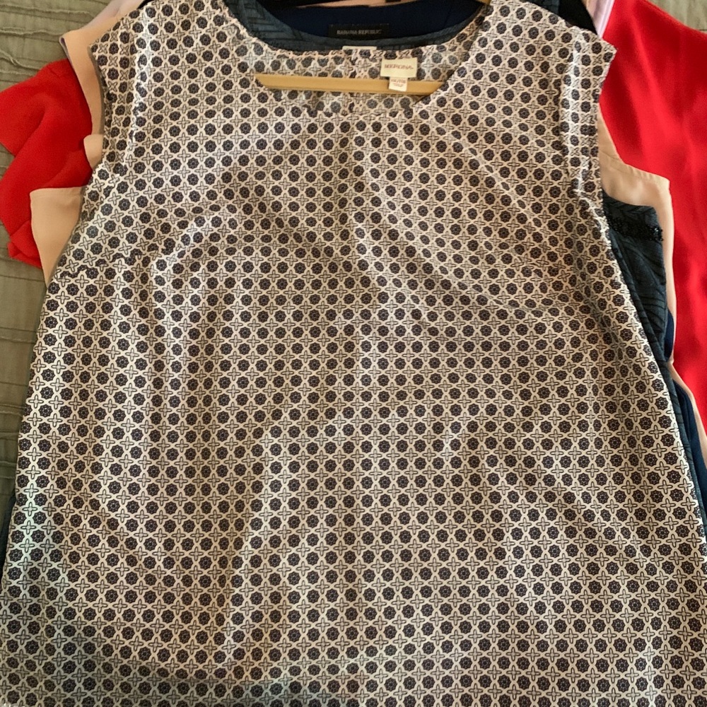 Tops - Picture 3 of 8